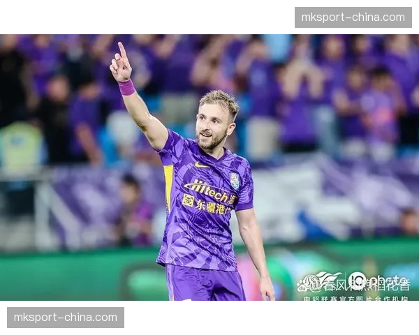 西甲球队通过边路球员纵向冲刺与中场第一时间出球配合，提高反击效率